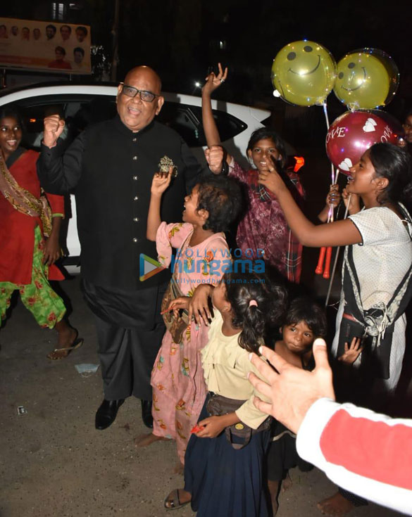 photos anil kapoor harsh varrdhan kapoor and others snapped at pali bhavan in bandra 3