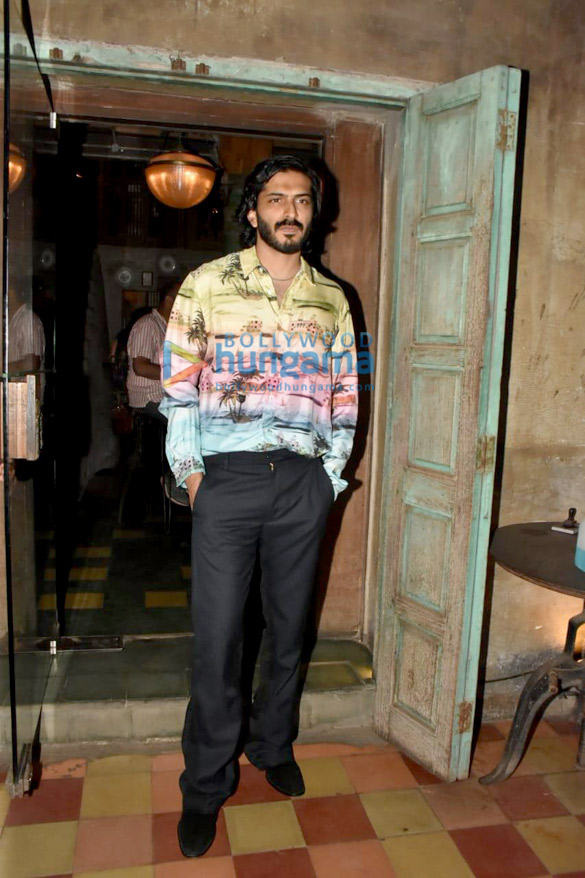 photos anil kapoor harsh varrdhan kapoor and others snapped at pali bhavan in bandra 8