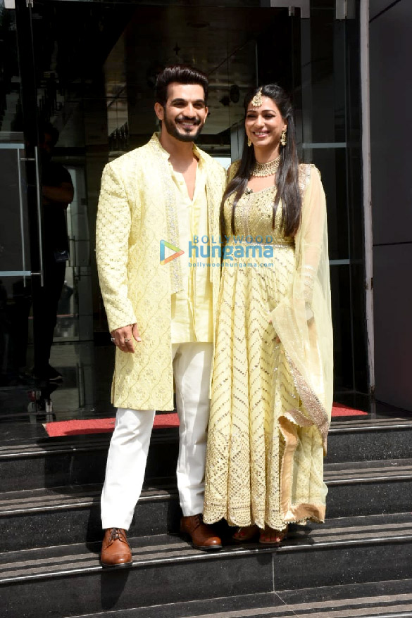 Photos: Arjun Bijlani, Neha Swami, and others snapped on the sets of Smart Jodi Photos: Arjun Bijlani, Neha Swami, and others snapped on the sets of Smart Jodi