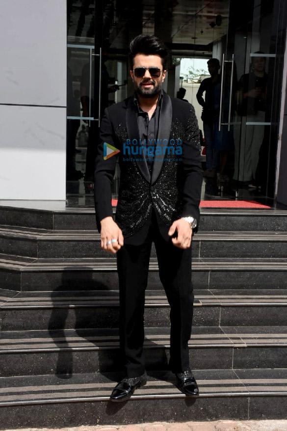 photos arjun bijlani neha swami and others snapped on the sets of smart jodi 6