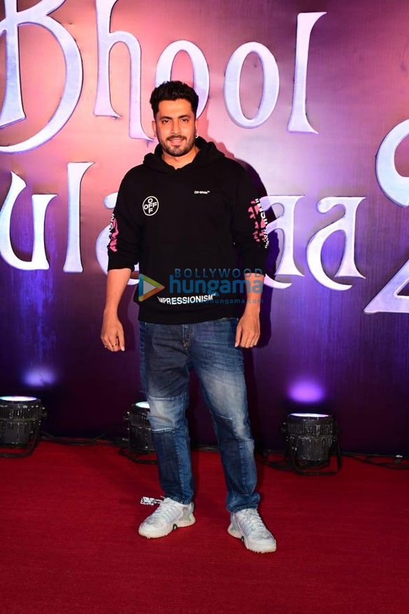 photos celebrities snapped attending the premiere of bhool bhulaiyaa 2 7