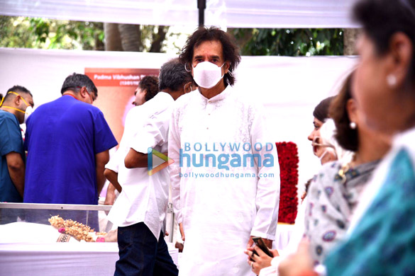 photos celebs attend pt shiv kumar sharmas last rites ceremony4 3