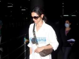 Photos: Deepika Padukone and Kriti Sanon snapped at the airport