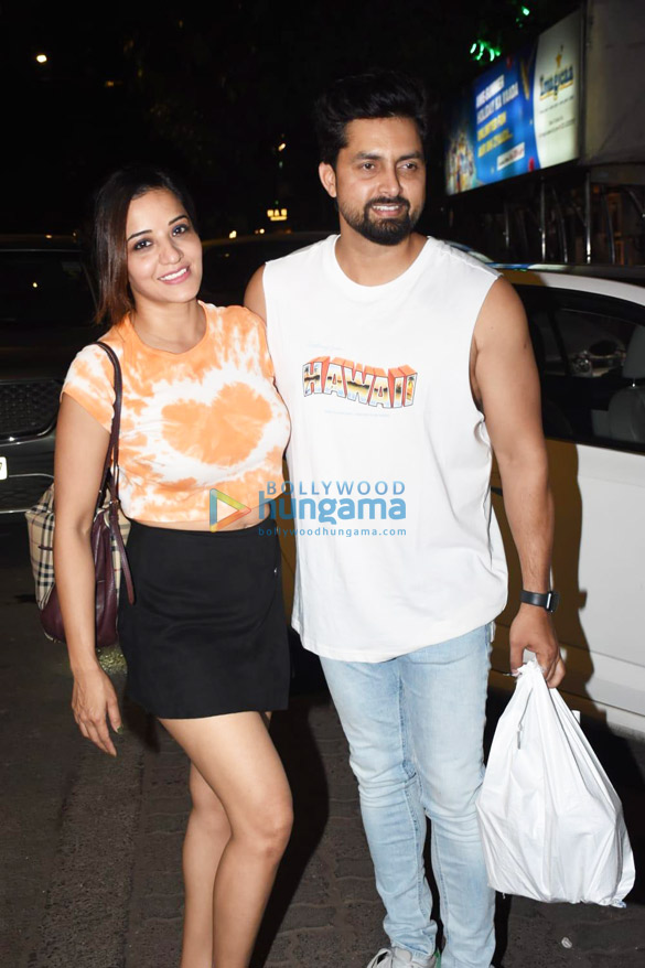 photos gauahar khan and monalisa snapped at a store in mumbai 3
