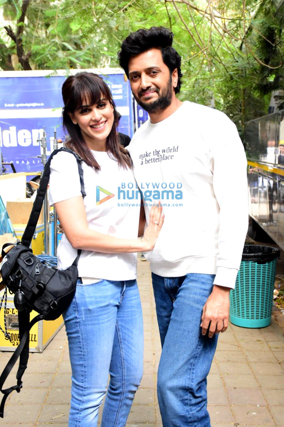 photos genelia dsouza and riteish deshmukh spotted at shoot location 5