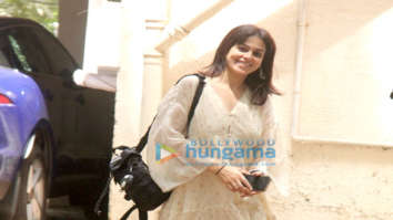 Photos: Genelia D’Souza spotted outside Aamir Khan’s house in Bandra