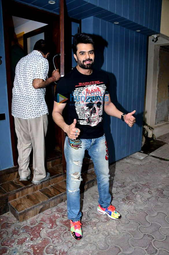 photos govinda and maniesh paul snapped in andheri 1