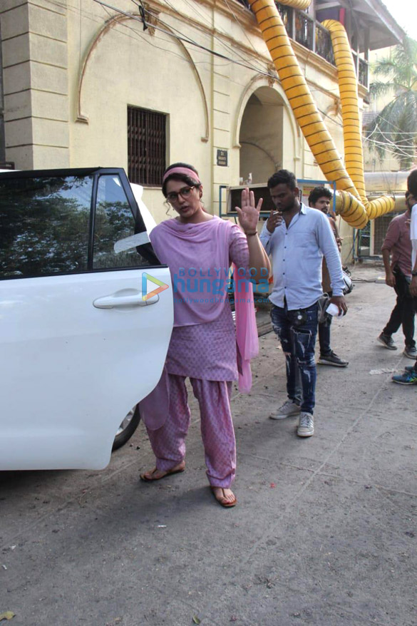 photos huma qureshi spotted in bandra 3