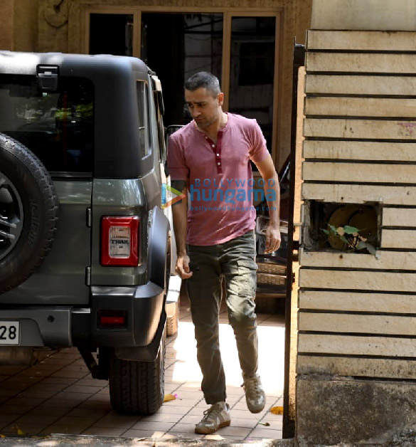 photos imran khan spotted in bandra 3