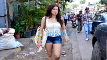 Photos: Janhvi Kapoor spotted in Bandra