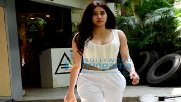 Photos: Janhvi Kapoor spotted in Bandra