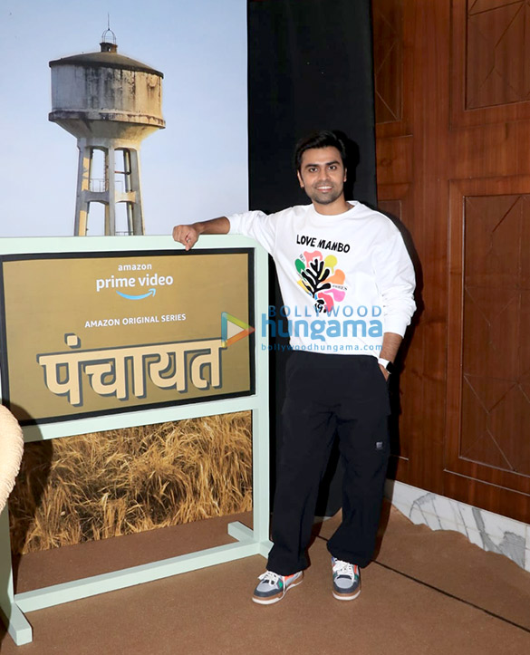 photos jitendra kumar spotted promoting panchayat season 2 at jw marriott in juhu 1