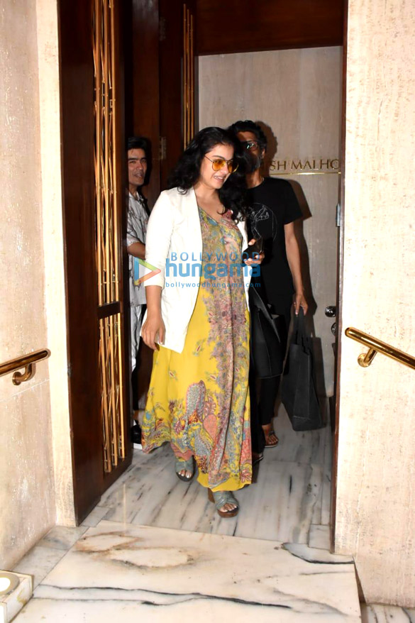 photos kajol snapped at manish malhotras house in bandra 4