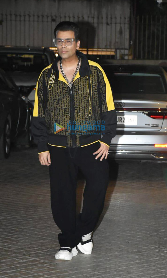 photos kareena kapoor malaika arora karan johar and other snapped at karisma kapoors house in khar for a dinner party 4