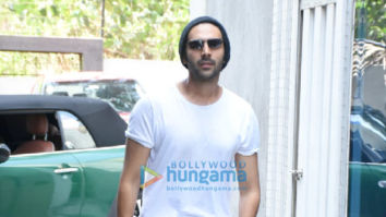 Photos: Kartik Aaryan and Kiara Advani snapped promoting Bhool Bhulaiyaa 2