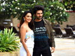 Photos: Kartik Aaryan and Kiara Advani snapped promoting their film Bhool Bhulaiyaa 2