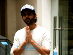 Photos: Kartik Aaryan snapped at a dubbing studio in Juhu