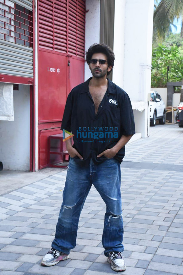 photos kartik aaryan snapped during the promotions of bhool bhulaiyaa 2 3