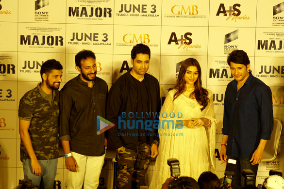 Photos Mahesh Babu, Adivi Sesh and Saiee Manjrekar at the trailer launch of their upcoming film Major (4)
