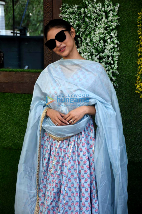 photos mouni roy snapped at super star hall 1