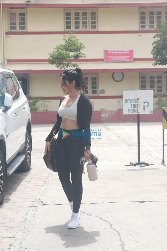 photos neha sharma spotted in bandra 3 12