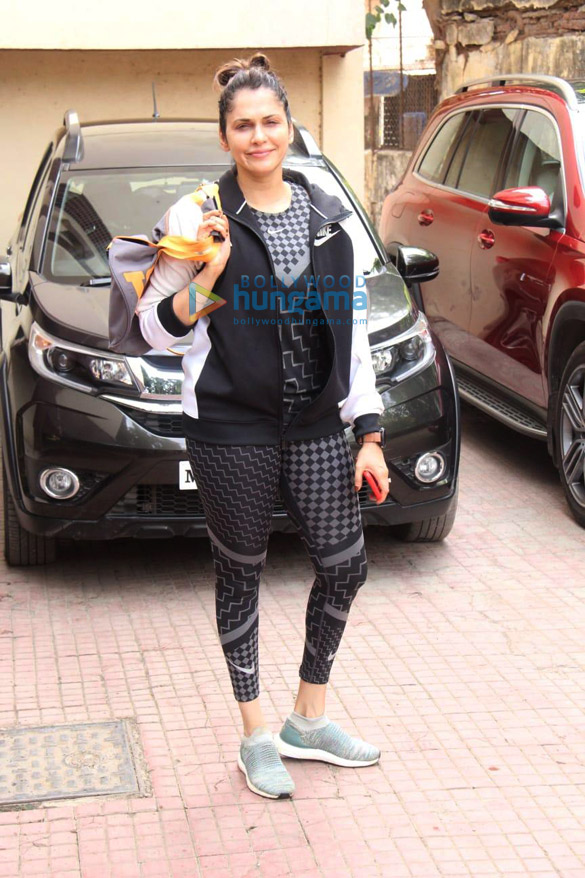 photos pooja hegde and isha koppikar spotted at pilates class 2
