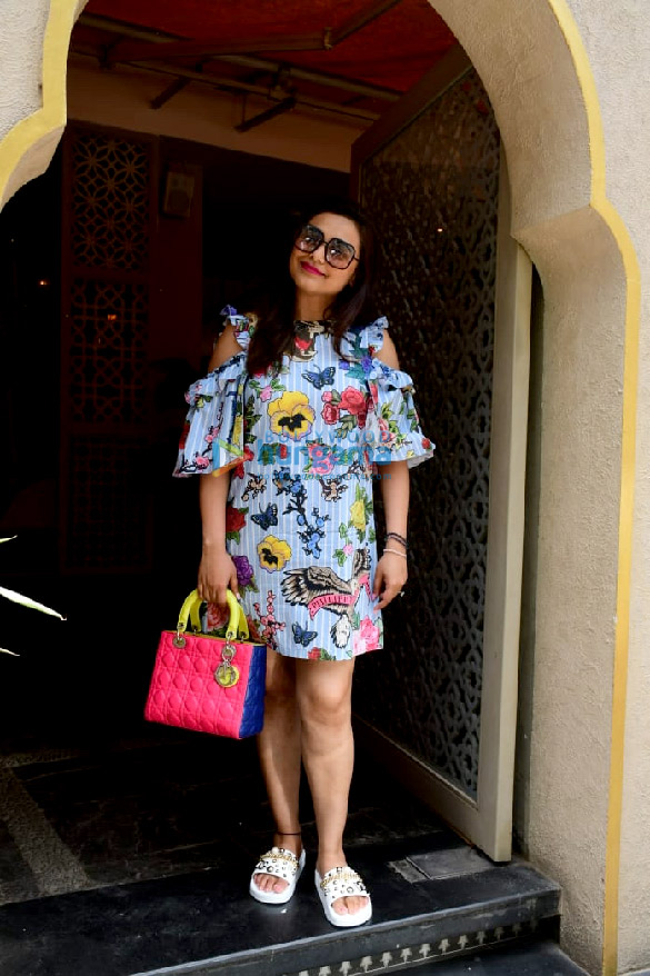 photos rani mukerji snapped at a restaurant in juhu 6