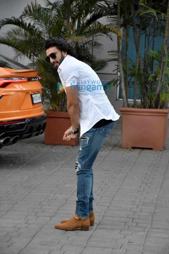 photos ranveer singh varun dhawan and others snapped at the airport 2