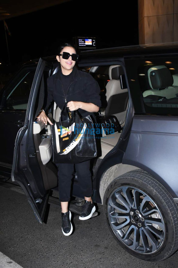 photos ranveer singh varun dhawan and others snapped at the airport 999 1