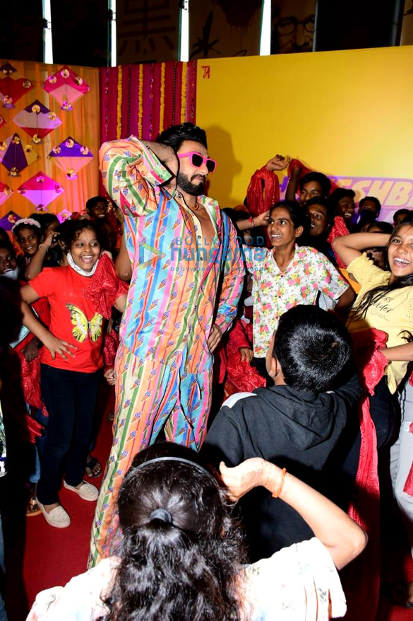 photos ranveer singh snapped at a special screening of jayeshbhai jordaar for children in juhu 8