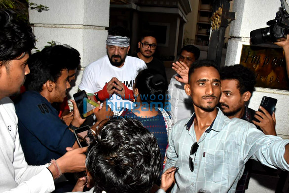 Photos: Sanjay Dutt gets surrounded by fans in Bandra Photos: Sanjay Dutt gets surrounded by fans in Bandra
