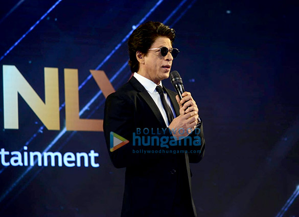 photos shah rukh khan snapped in delhi at a promotional event 2