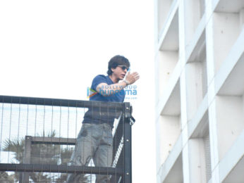 Photos: Shah Rukh Khan snapped waving at fans at Mannat on Eid