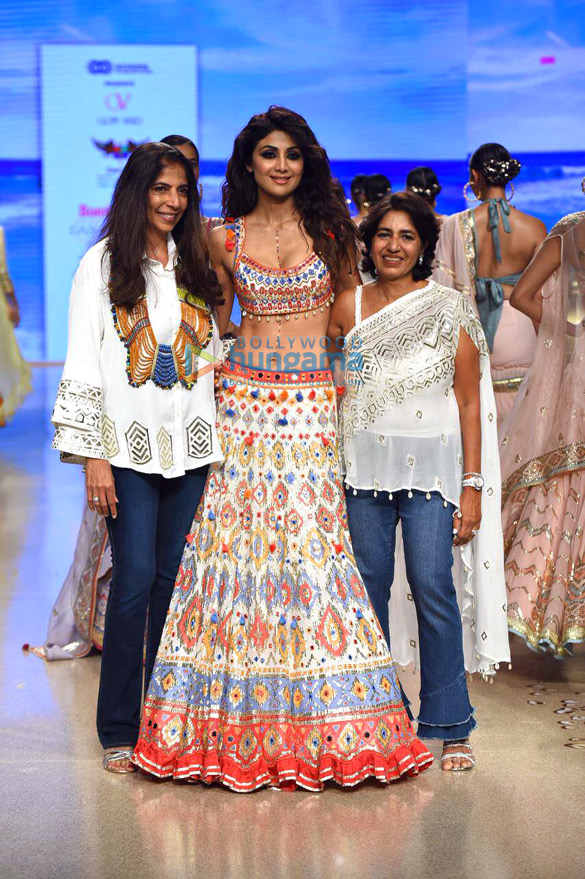 photos shilpa shetty aahana kumra shazahn padamsee and aakanksha singh walk the ramp at the bombay times fashion week 2022 1