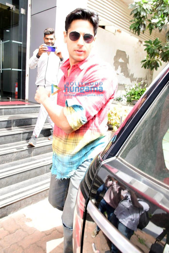 photos sidharth malhotra snapped on location to meet kiara advani 3
