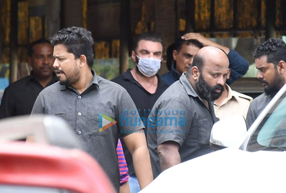 photos sohail khan and seema sachdev khan spotted outside family court as they get divorced 1