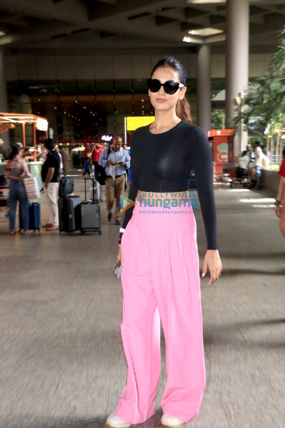 photos sonal chauhan snapped at the airport 1 4