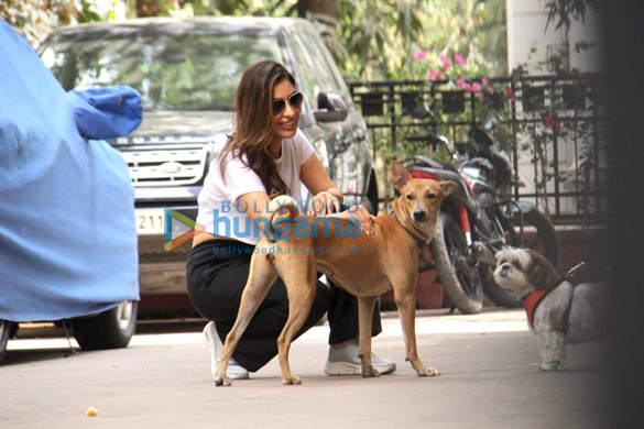photos sophie choudry spotted in bandra 3 12