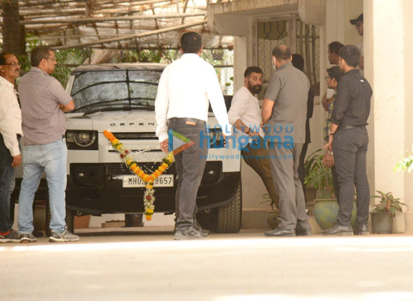 photos sunny deol snapped with his new land rover defender in juhu 3