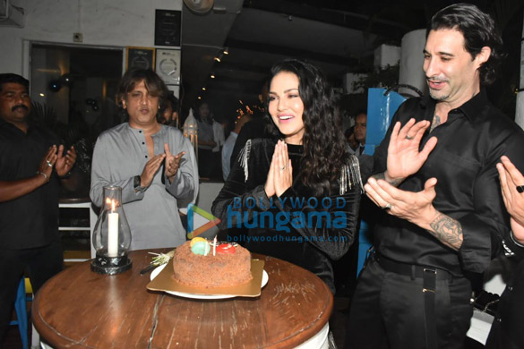 photos sunny leone cuts her birthday cake at olive bar in khar 4