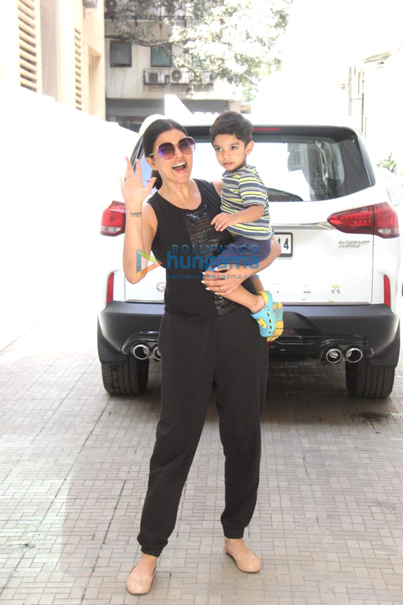 photos sushmita sen spotted at a clinic in khar 3