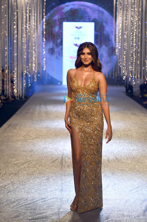photos tara sutaria walks the ramp at the bombay times fashion week 2022 5