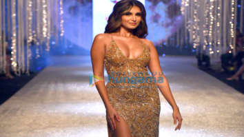 Photos: Tara Sutaria walks the ramp at the Bombay Times Fashion Week 2022