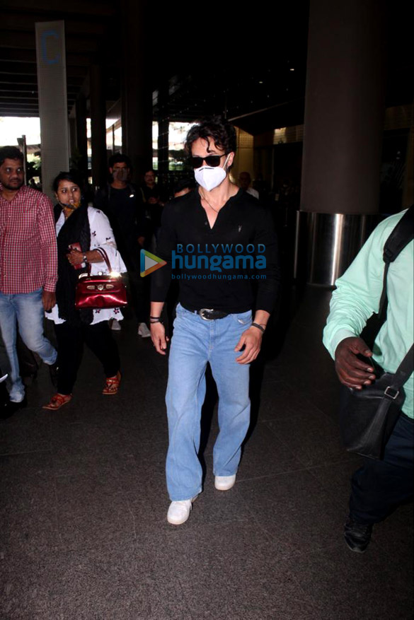 photos tiger shroff and jasmin bhasin snapped at the airport 5