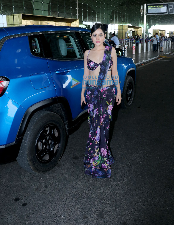 photos urfi javed snapped at the airport 2 3
