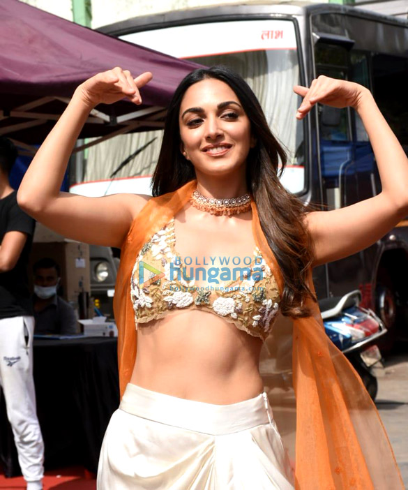 photos varun dhawan kiara advani anil kapoor and neetu kapoor snapped promoting their film jugjugg jeeyo 12