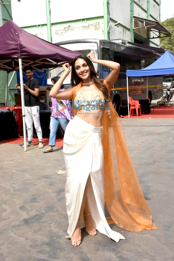 photos varun dhawan kiara advani anil kapoor and neetu kapoor snapped promoting their film jugjugg jeeyo 14