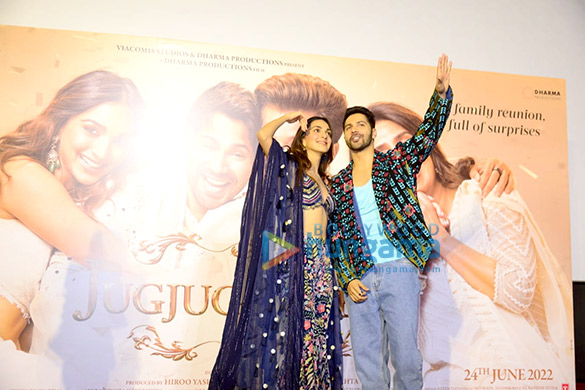 photos varun dhawan and kiara advani snapped promoting jugjugg jeeyo 9