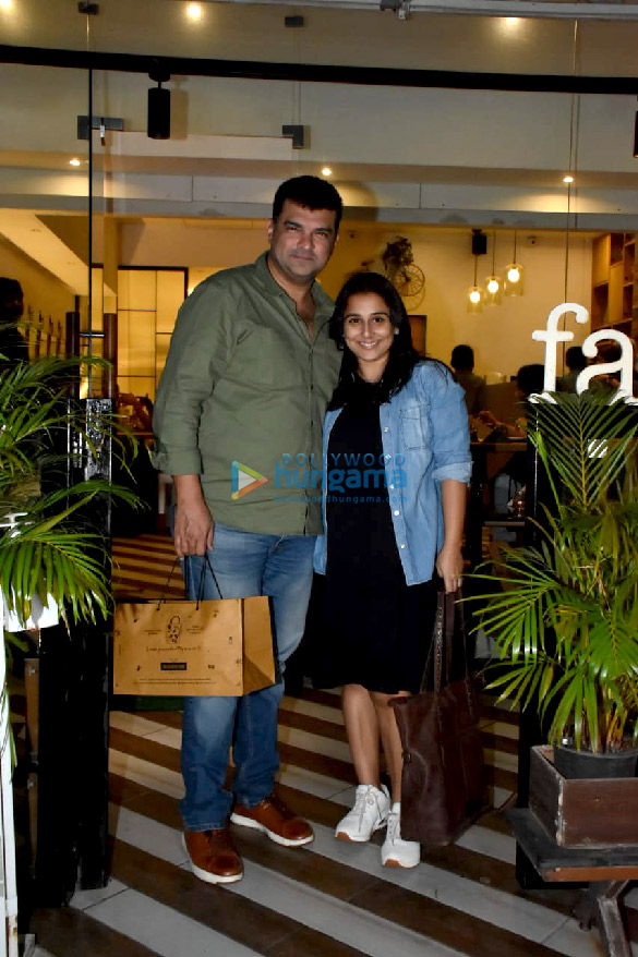 photos vidya balan and siddharth roy kapur snapped at farmers cafe in bandra 4