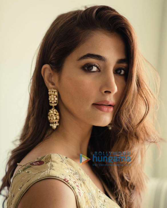 pooja hegde 001 2 2